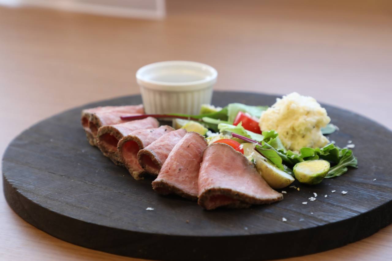 開発されたローストビーフ（吉岡さん）