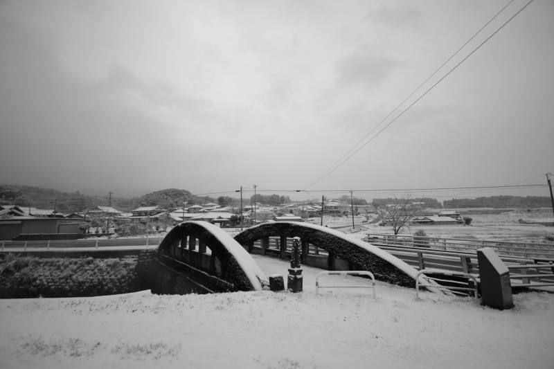 雪の姫井橋の写真