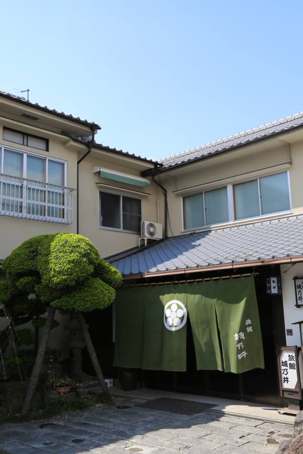 城乃井旅館の外観の写真