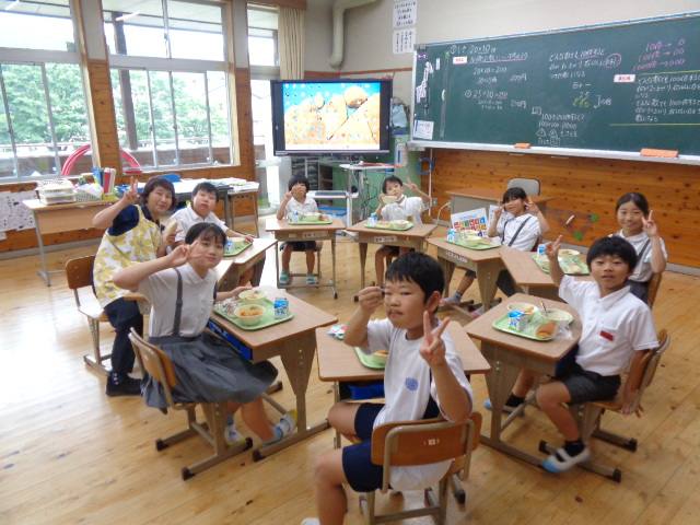 縦割り班給食