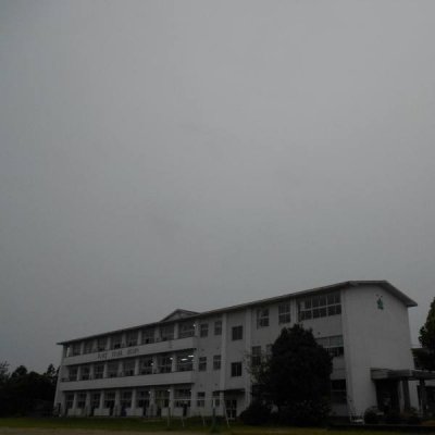 今にも雨が降り出しそうな曇り空の画像