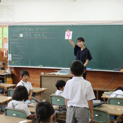 発表する