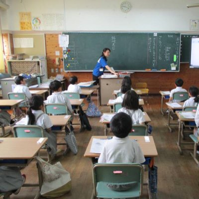 先生の話を聞きます