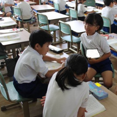 話し合う
