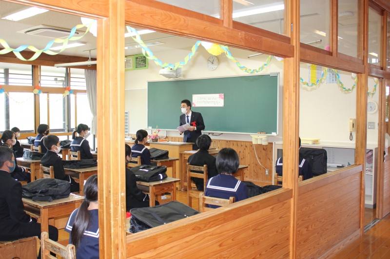 式前の学活の様子