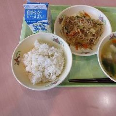 給食の画像