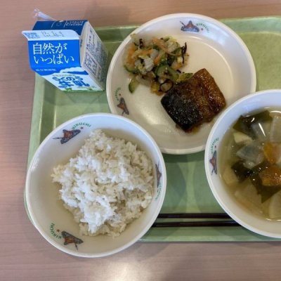 きくちさんデー(大根)麦ごはん、みそ汁、さばの照り焼き、ごま昆布和えの画像