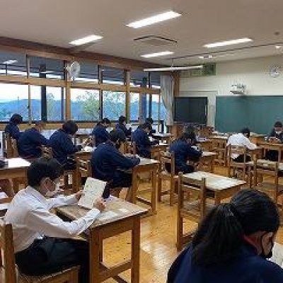 読書中の画像