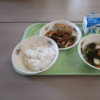 麦ごはん、はんぺんのすまし汁、あじハーブフライ、五目きんぴらの画像