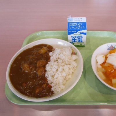 チキンカレーライス、フルーツ杏仁の画像