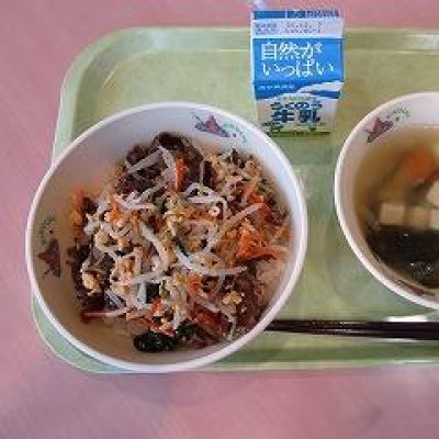 給食の画像