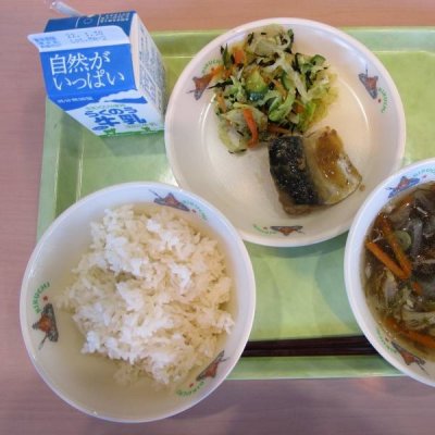 麦ごはん、もずく汁、さばのゆずみそ煮、ひじきあえ