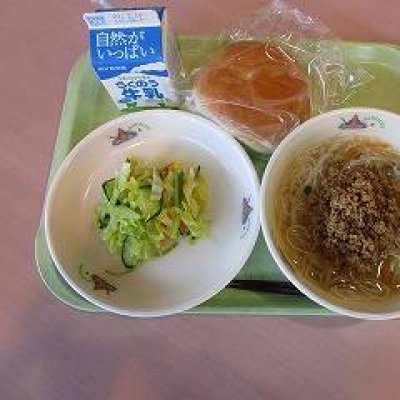 給食の画像