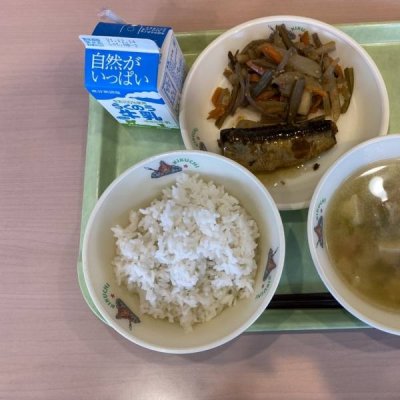 麦ごはん、みそ汁、いわしかぼすレモン煮、ヤーコンきんぴらの画像