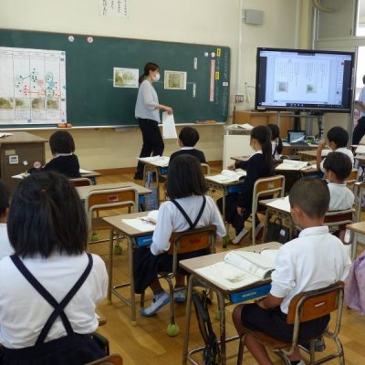 集中して学習に臨んでいる2年生の画像