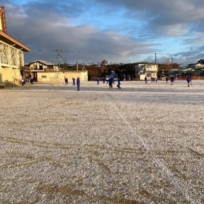 グラウンドの雪