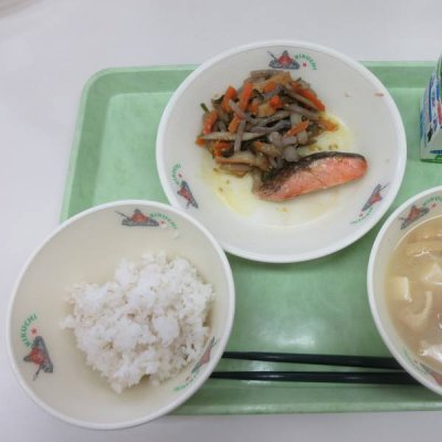 給食
