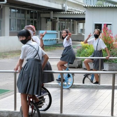 6年生が一輪車を楽しんでいる画像