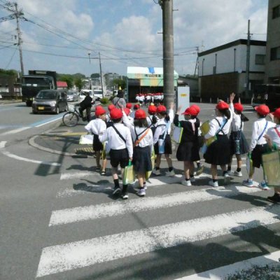 横断歩道を渡る様子